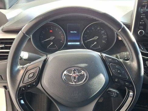 Used 2019 Toyota C-HR XLE image 17