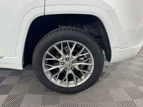 Used 2023 Jeep Grand Cherokee Summit AWD/4WD image 40