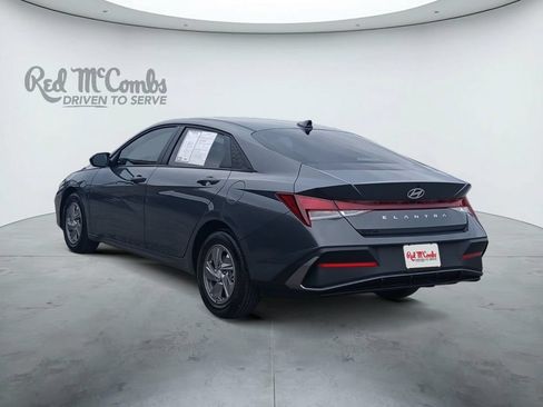 Used 2025 Hyundai Elantra SE FWD image 3