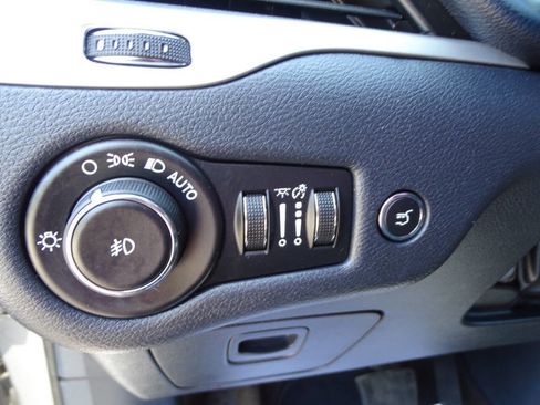 Used 2015 Jeep Cherokee 4WD Limited w/ Luxury Group image 24