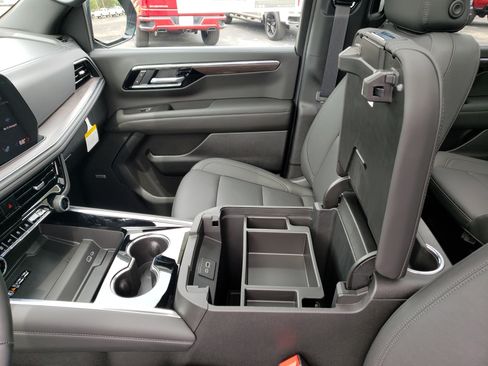 New 2026 Chevrolet Suburban Z71 w/ Comfort Package AWD/4WD image 27