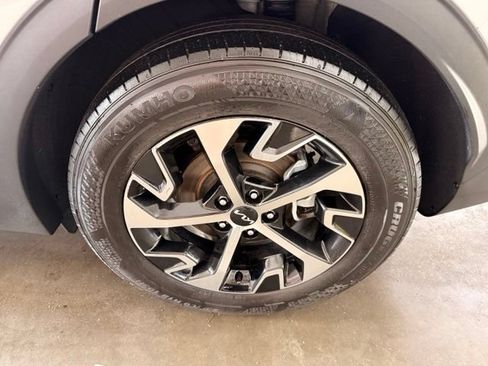 Used 2024 Kia Sportage EX FWD image 6