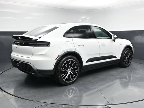 New 2026 Porsche Macan 4 Electric AWD/4WD image 8