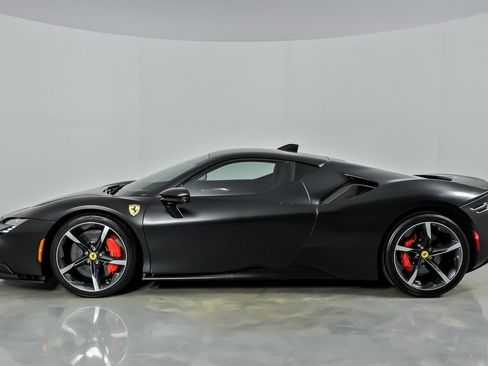 Used 2022 Ferrari SF90 Stradale AWD/4WD image 8