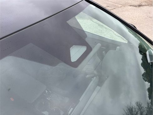 Used 2025 Toyota Camry XLE image 12