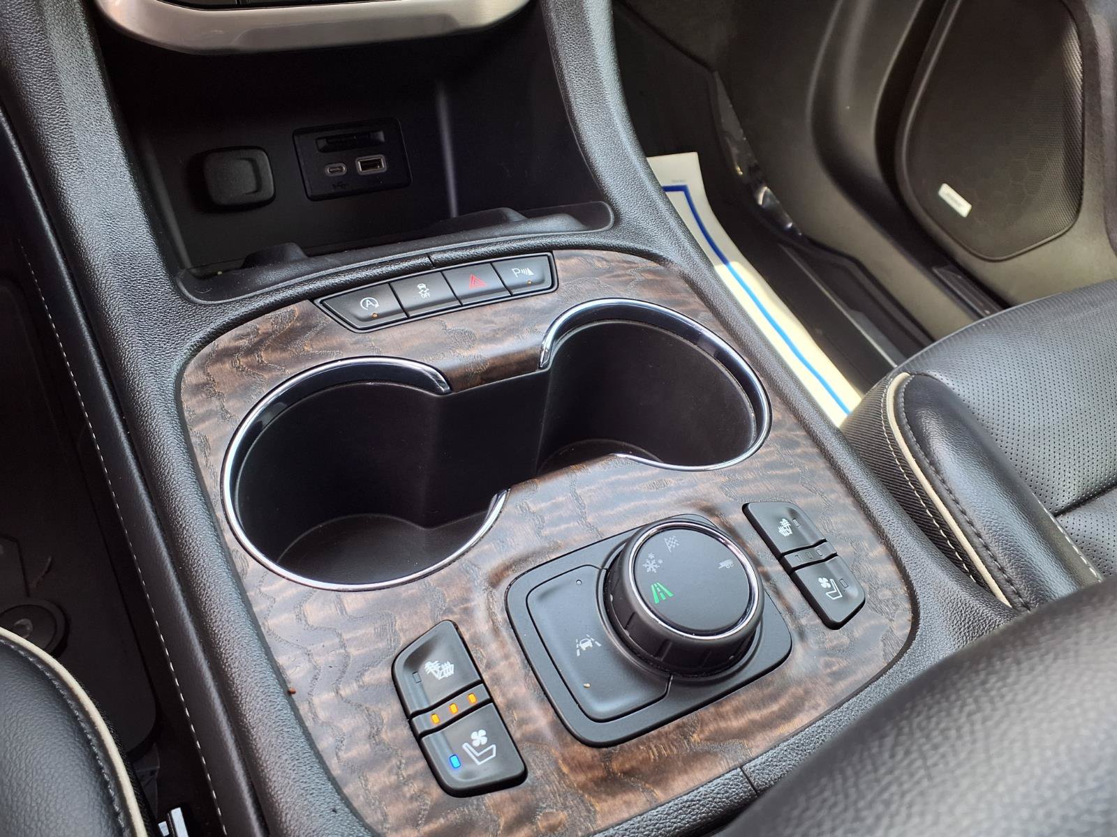 Used 2023 GMC Acadia Denali FWD image 9
