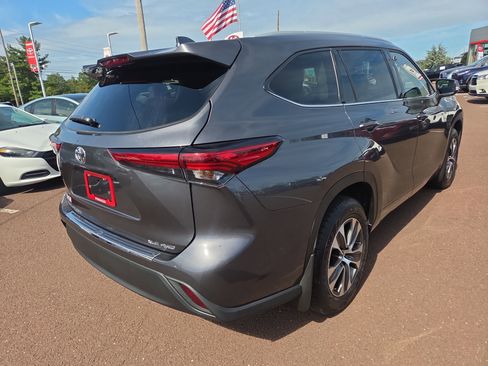 Certified 2022 Toyota Highlander XLE image 3