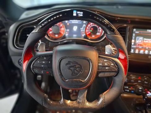 Used 2015 Dodge Challenger SRT Hellcat RWD image 16