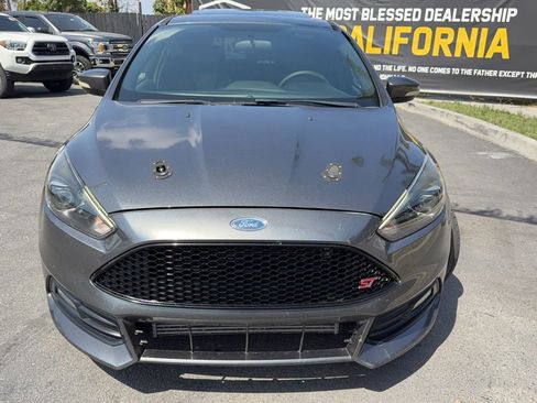 Used 2018 Ford Focus ST w/ Equipment Group 401A FWD image 3