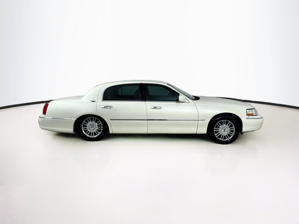 Used 2007 Lincoln Town Car Signature Limited RWD image 8