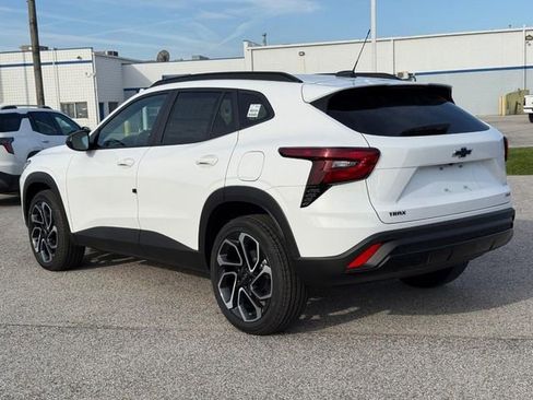 New 2026 Chevrolet Trax RS w/ Sunroof Package FWD image 3