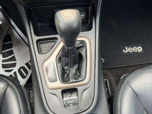 Used 2015 Jeep Cherokee Limited w/ Trailer Tow Group FWD image 16