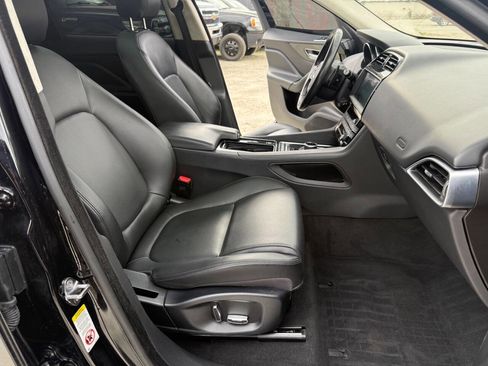 Used 2019 Jaguar F-PACE Premium image 31