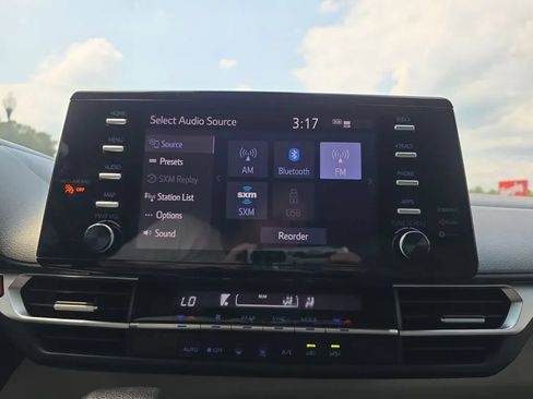 Used 2021 Toyota Sienna LE w/ LE Plus Package FWD image 28