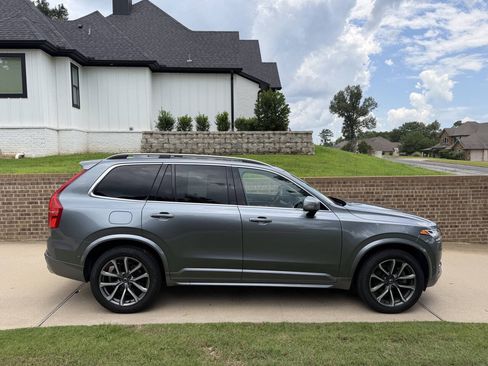 Used 2018 Volvo XC90 T6 Momentum w/ Convenience Package AWD/4WD image 18