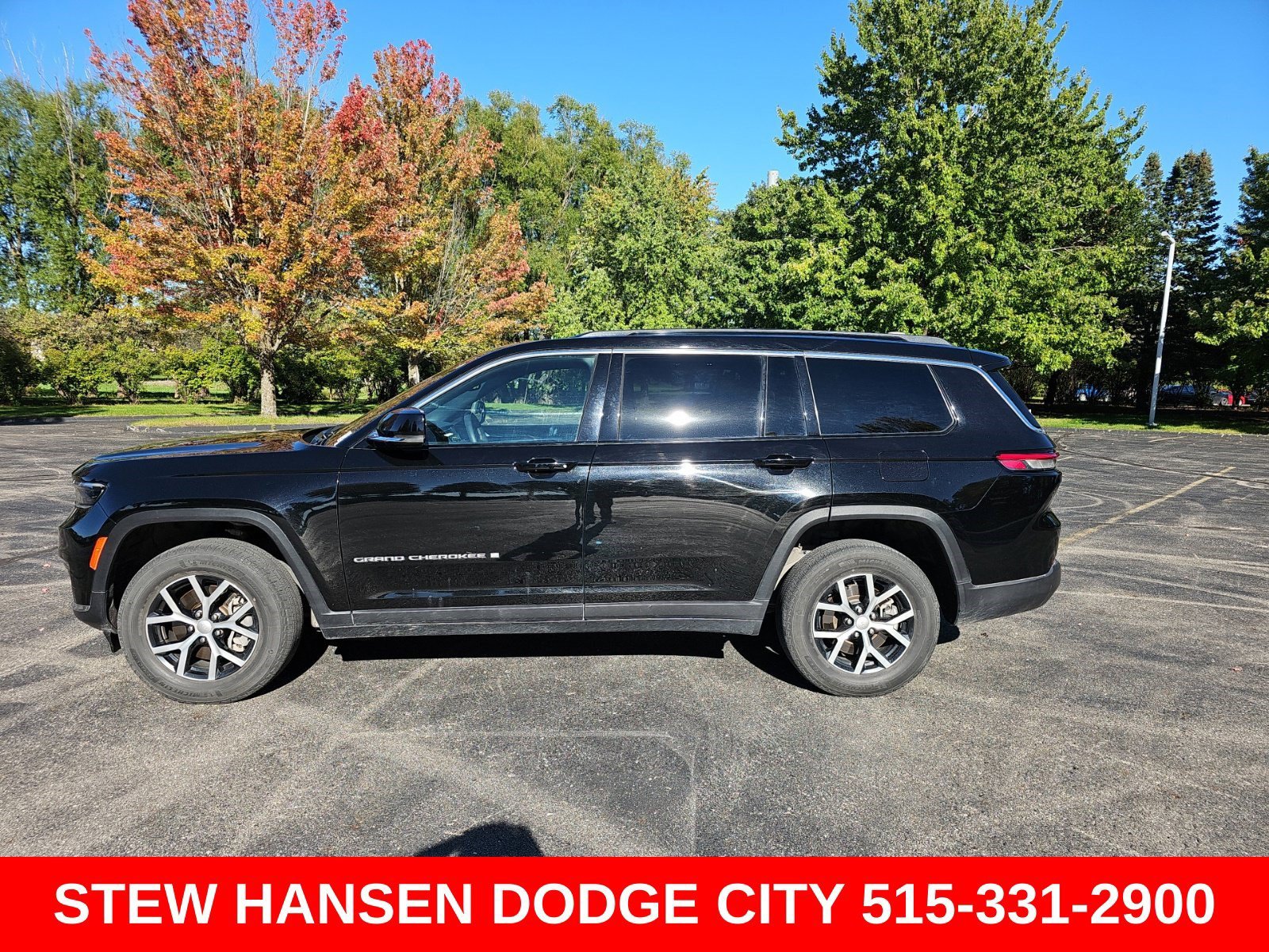 Used 2024 Jeep Grand Cherokee L Limited AWD/4WD image 1