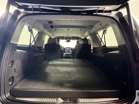 Used 2017 Chevrolet Suburban LT image 33
