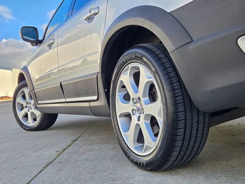 Used 2016 Volvo XC70 T5 Premier w/ Proximity Package image 35