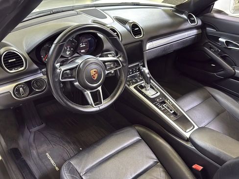Used 2018 Porsche 718 Boxster RWD image 13