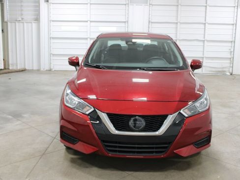Used 2021 Nissan Versa SV image 3