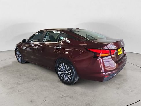 Used 2024 Nissan Altima 2.5 SV FWD image 7