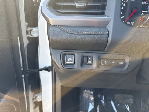 Used 2022 GMC Acadia AT4 w/ Technology Package image 26