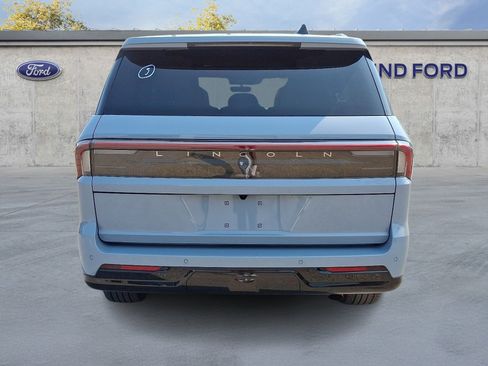 Used 2025 Lincoln Navigator Reserve w/ Jet Appearance Package AWD/4WD image 5