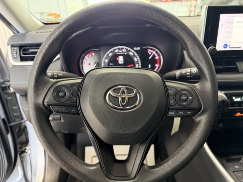 Used 2023 Toyota RAV4 LE AWD/4WD image 17