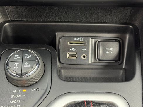 Used 2017 Jeep Cherokee Trailhawk w/ Cold Weather Group image 27