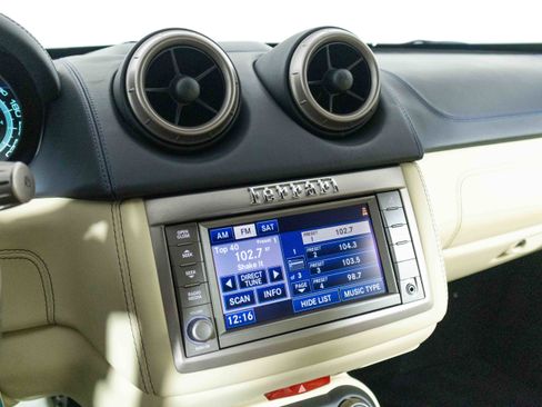 Used 2010 Ferrari California image 32