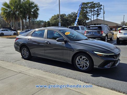 Used 2024 Hyundai Elantra SEL image 7