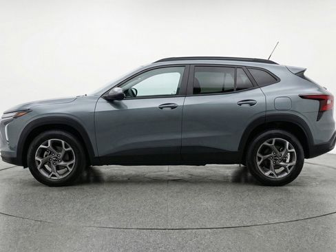 Used 2025 Chevrolet Trax LT image 5