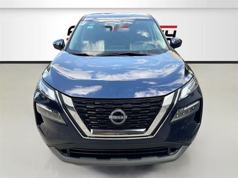 Used 2024 Nissan Rogue SV image 2