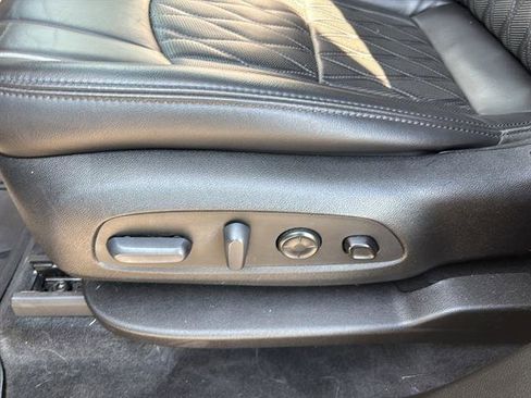 Used 2022 Buick Enclave Avenir w/ Avenir Technology Package image 12