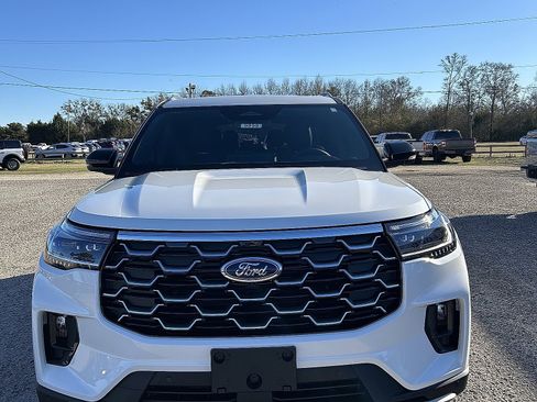 New 2026 Ford Explorer Platinum RWD image 2