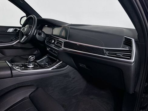 Used 2022 BMW X7 M50i w/ Dynamic Handling Package AWD/4WD image 31