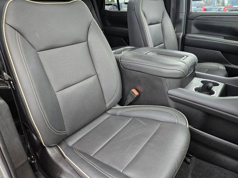 Used 2022 GMC Yukon SLT w/ SLT Luxury Package image 32