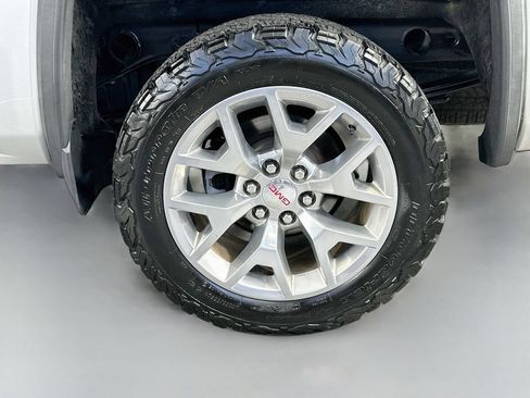 Used 2018 GMC Sierra 1500 SLT w/ SLT Premium Package AWD/4WD image 32