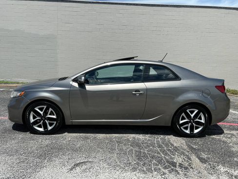 Used 2010 Kia Forte Koup SX FWD image 3