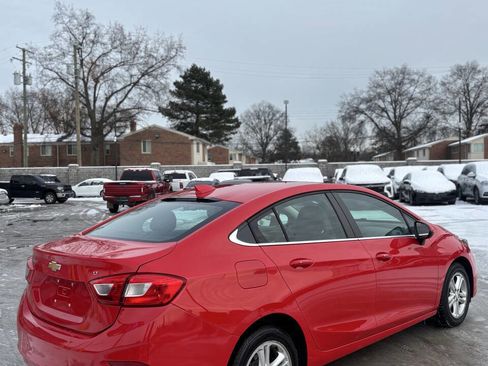 Used 2017 Chevrolet Cruze LT w/ Convenience Package image 3