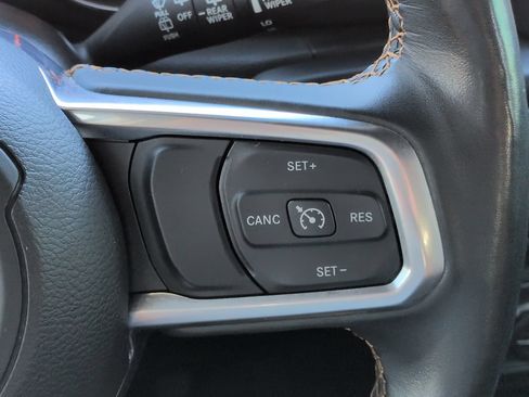 Used 2022 Jeep Wrangler Unlimited Sahara AWD/4WD image 27