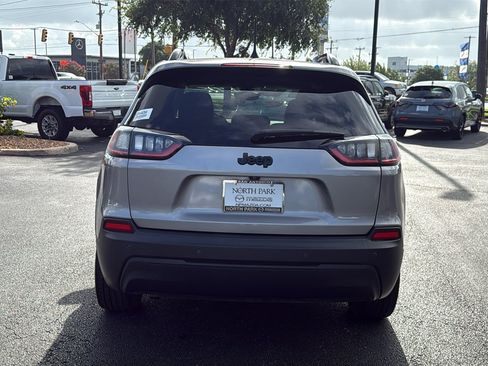 Used 2019 Jeep Cherokee Latitude Plus FWD image 7