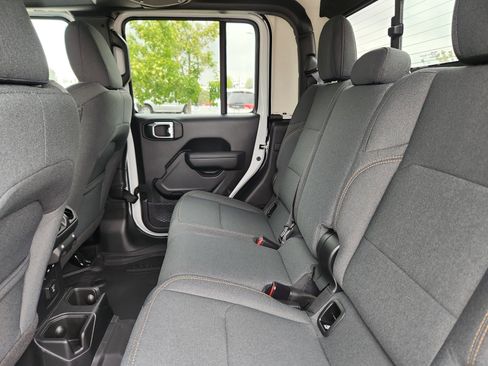 New 2025 Jeep Gladiator Willys image 18