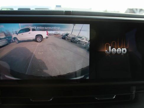 Used 2025 Jeep Wrangler Unlimited Rubicon image 19