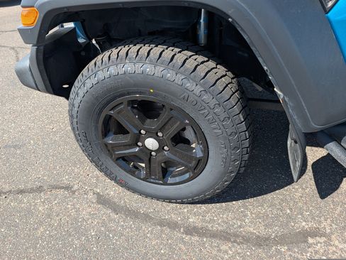 Used 2019 Jeep Wrangler Sport AWD/4WD image 9