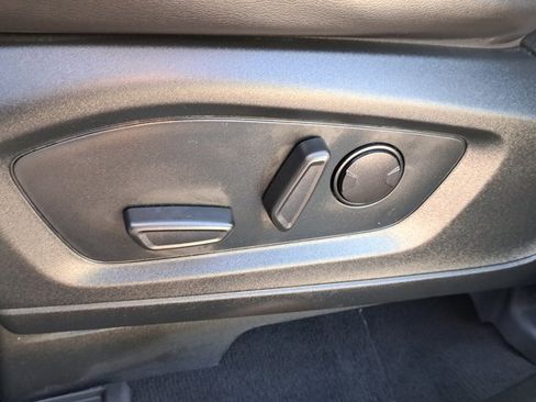 Certified 2022 Ford Explorer XLT w/ Equipment Group 202A image 21