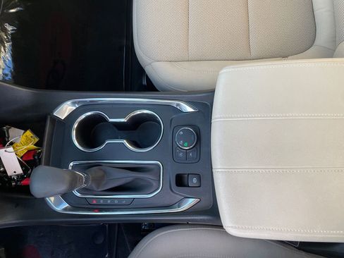 Used 2023 Chevrolet Traverse LS image 27