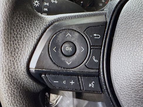 Used 2020 Toyota RAV4 LE image 14