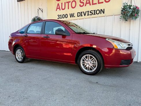 Used 2009 Ford Focus SE FWD image 2