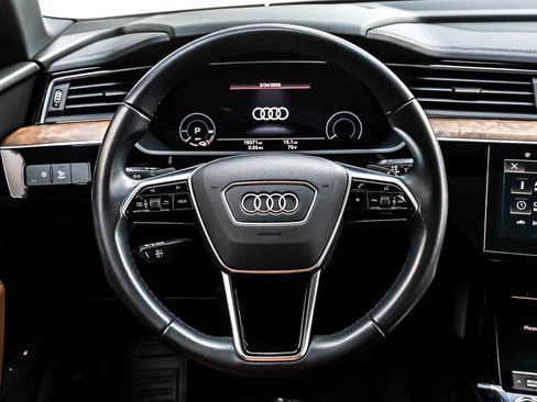 Used 2022 Audi e-tron Premium image 18